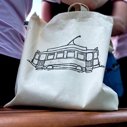 Plátěná taška s dopraváckým linorytovým motivem