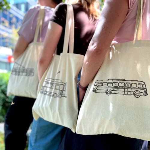 Plátěná taška s dopraváckým linorytovým motivem